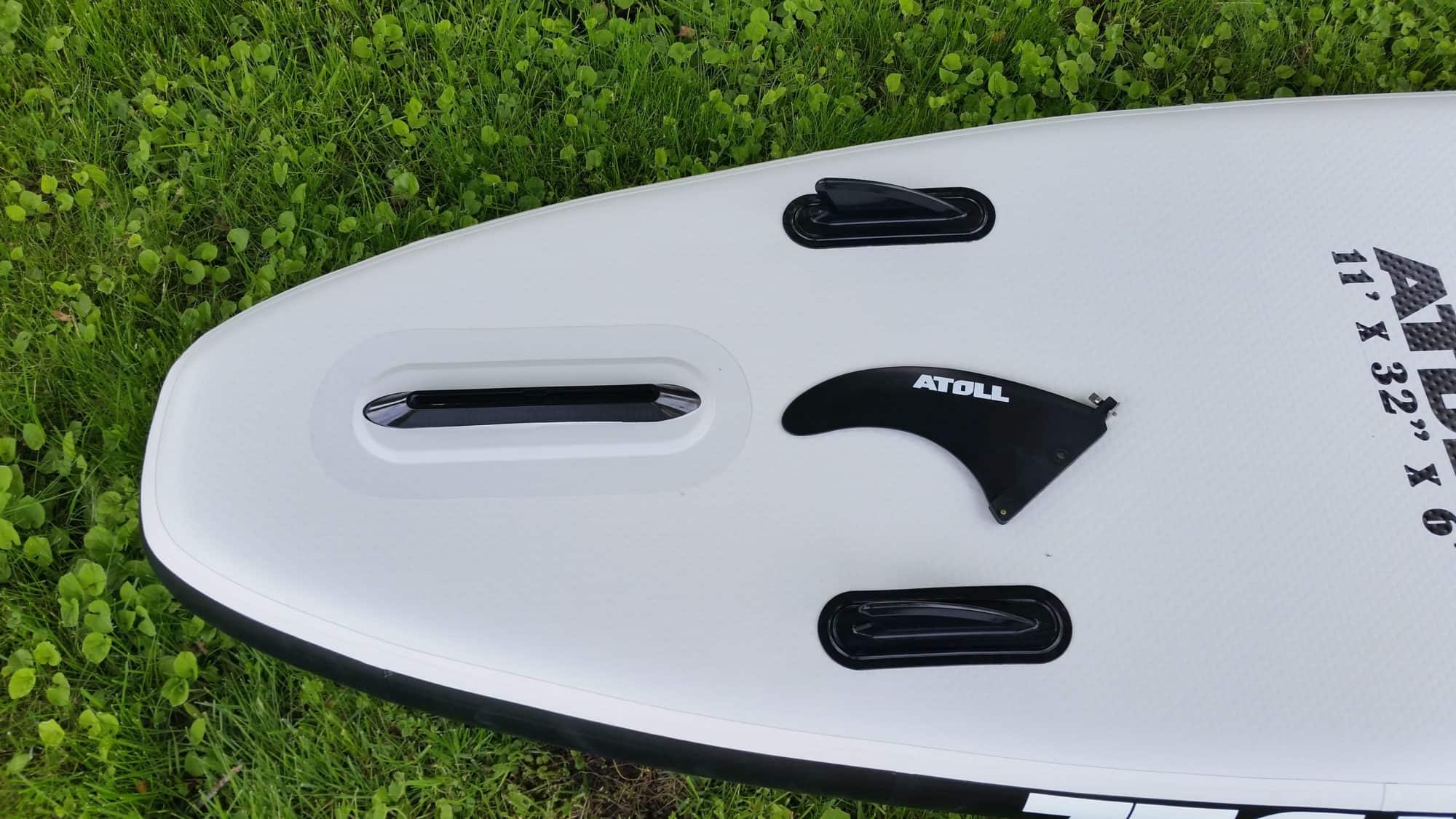 atoll inflatable paddle board has a US fin box